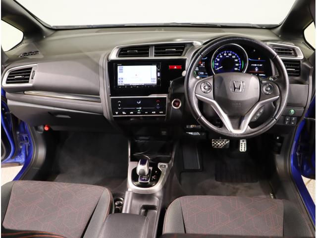 フィットハイブリッド Ｓパッケージ　サイドエアバック　リアカメラ　ＶＳＡ　クルコン　地デジＴＶ　イモビライザー　パワーウィンドウ　スマキー　ＤＶＤ再生　ナビＴＶ　ＥＴＣ付　Ｗエアバック　パワステ　エアバッグ　ＡＡＣ　ＡＢＳ（14枚目）