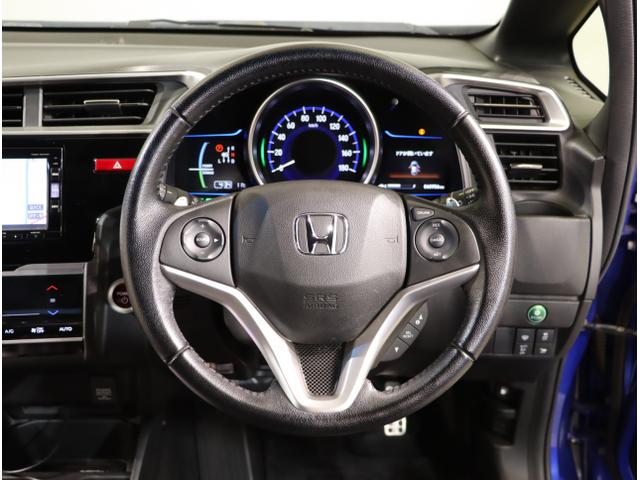 フィットハイブリッド Ｓパッケージ　サイドエアバック　リアカメラ　ＶＳＡ　クルコン　地デジＴＶ　イモビライザー　パワーウィンドウ　スマキー　ＤＶＤ再生　ナビＴＶ　ＥＴＣ付　Ｗエアバック　パワステ　エアバッグ　ＡＡＣ　ＡＢＳ（15枚目）