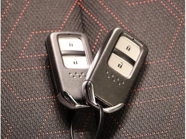 フィットハイブリッド Ｓパッケージ　サイドエアバック　リアカメラ　ＶＳＡ　クルコン　地デジＴＶ　イモビライザー　パワーウィンドウ　スマキー　ＤＶＤ再生　ナビＴＶ　ＥＴＣ付　Ｗエアバック　パワステ　エアバッグ　ＡＡＣ　ＡＢＳ（26枚目）