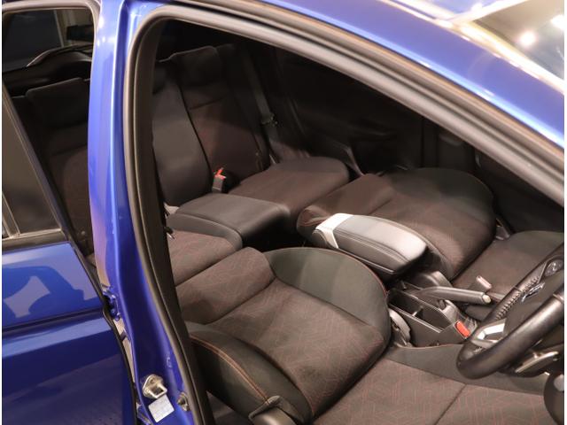 フィットハイブリッド Ｓパッケージ　サイドエアバック　リアカメラ　ＶＳＡ　クルコン　地デジＴＶ　イモビライザー　パワーウィンドウ　スマキー　ＤＶＤ再生　ナビＴＶ　ＥＴＣ付　Ｗエアバック　パワステ　エアバッグ　ＡＡＣ　ＡＢＳ（43枚目）