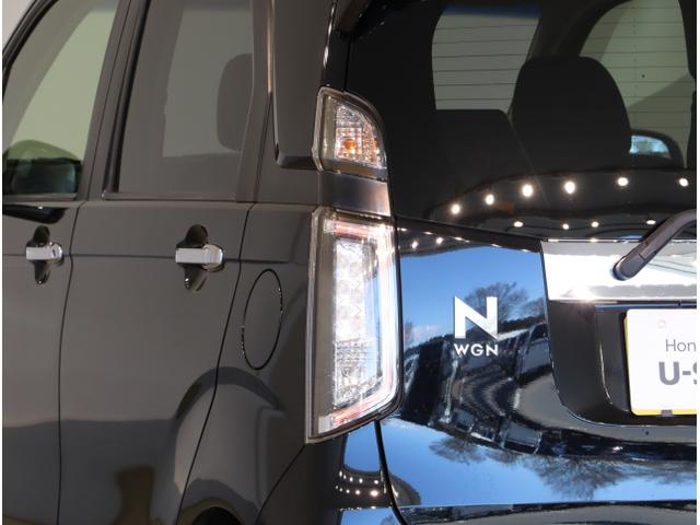 Ｎ－ＷＧＮカスタム Ｇ　衝突軽減　カーテンエアバッグ　１セグＴＶ　盗難防止システム　横滑防止　アイドルストップ　スマートキープッシュスタート　オートエアコン　パワーウィンドウ　ベンチシート　運転席助手席エアバッグ　ＵＳＢ（13枚目）