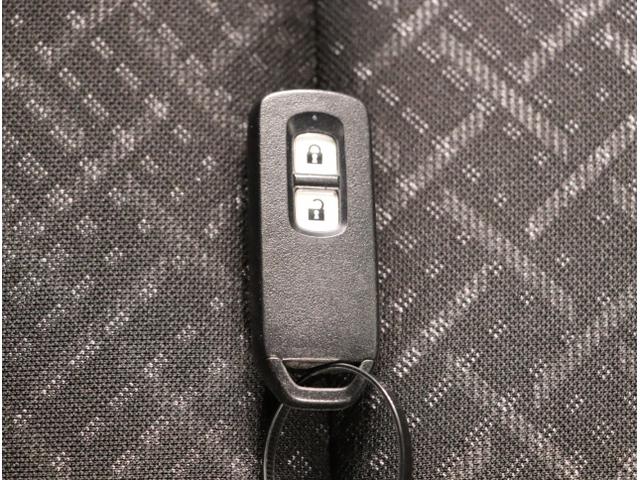 Ｎ－ＷＧＮカスタム Ｇ　衝突軽減　カーテンエアバッグ　１セグＴＶ　盗難防止システム　横滑防止　アイドルストップ　スマートキープッシュスタート　オートエアコン　パワーウィンドウ　ベンチシート　運転席助手席エアバッグ　ＵＳＢ（20枚目）