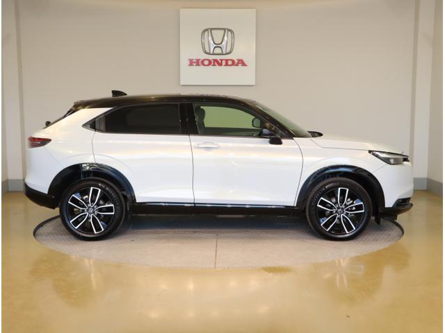 ヴェゼル ｅ：ＨＥＶＺ・ＰＬａＹパッケージ　『いまコレ＋新品フロアマット付き』　ＥＴＣ　ＬＥＤ　パノラマルーフ　マルチビューカメラ　パーキングセンサー　パワーバックドア　シートヒーター　４ＷＤ　クルーズコントロール　サイドカーテンエアバック（8枚目）