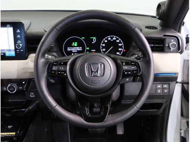 ヴェゼル ｅ：ＨＥＶＺ・ＰＬａＹパッケージ　『いまコレ＋新品フロアマット付き』　ＥＴＣ　ＬＥＤ　パノラマルーフ　マルチビューカメラ　パーキングセンサー　パワーバックドア　シートヒーター　４ＷＤ　クルーズコントロール　サイドカーテンエアバック（15枚目）