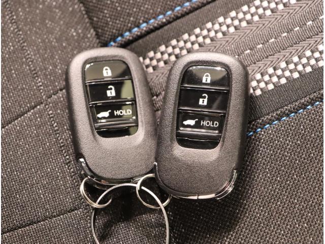 ヴェゼル ｅ：ＨＥＶＺ・ＰＬａＹパッケージ　『いまコレ＋新品フロアマット付き』　ＥＴＣ　ＬＥＤ　パノラマルーフ　マルチビューカメラ　パーキングセンサー　パワーバックドア　シートヒーター　４ＷＤ　クルーズコントロール　サイドカーテンエアバック（24枚目）