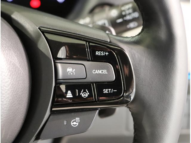 ヴェゼル ｅ：ＨＥＶＺ・ＰＬａＹパッケージ　『いまコレ＋新品フロアマット付き』　ＥＴＣ　ＬＥＤ　パノラマルーフ　マルチビューカメラ　パーキングセンサー　パワーバックドア　シートヒーター　４ＷＤ　クルーズコントロール　サイドカーテンエアバック（26枚目）