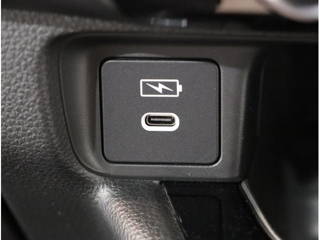 ヴェゼル ｅ：ＨＥＶＺ・ＰＬａＹパッケージ　『いまコレ＋新品フロアマット付き』　ＥＴＣ　ＬＥＤ　パノラマルーフ　マルチビューカメラ　パーキングセンサー　パワーバックドア　シートヒーター　４ＷＤ　クルーズコントロール　サイドカーテンエアバック（34枚目）