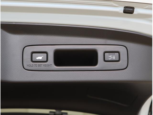 ヴェゼル ｅ：ＨＥＶＺ・ＰＬａＹパッケージ　『いまコレ＋新品フロアマット付き』　ＥＴＣ　ＬＥＤ　パノラマルーフ　マルチビューカメラ　パーキングセンサー　パワーバックドア　シートヒーター　４ＷＤ　クルーズコントロール　サイドカーテンエアバック（40枚目）