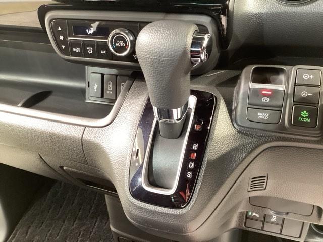 Ｎ－ＢＯＸカスタム Ｌ　両席エアバック　左右電動スライドドア　Ｂモニタ　ブレーキサポート　セキュリティー　ＬＥＤランプ　キーレスエントリー　ＳＲＳ　横滑り防止機能　ＤＶＤ再生機能　パワーステアリング　オートクルーズ　ＰＷ（17枚目）