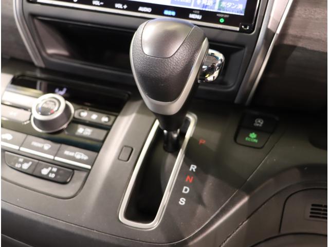 フリード G 両側自動ドア DVD再生機能 セキュリティアラーム スマートキーシステム 運転席エアバッグ AC パワーウインド 横滑り防止 LEDライト Iストップ キーフリーシステム フルセグ USB ABS(18枚目)