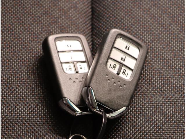 フリード G 両側自動ドア DVD再生機能 セキュリティアラーム スマートキーシステム 運転席エアバッグ AC パワーウインド 横滑り防止 LEDライト Iストップ キーフリーシステム フルセグ USB ABS(27枚目)