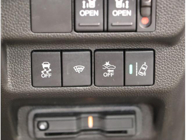 フリード G 両側自動ドア DVD再生機能 セキュリティアラーム スマートキーシステム 運転席エアバッグ AC パワーウインド 横滑り防止 LEDライト Iストップ キーフリーシステム フルセグ USB ABS(30枚目)