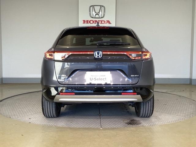 ヴェゼル ｅ：ＨＥＶＺ　地上デジタル　ＵＳＢ入力　ハンズフリーテールゲート　シートＨ　サイドエアＢ　パークセンサー　ＬＥＤヘットライト　ＥＳＣ　パワステ　ＡＡＣ　エアバック　アクティブクルーズ　ナビ＆ＴＶ（12枚目）