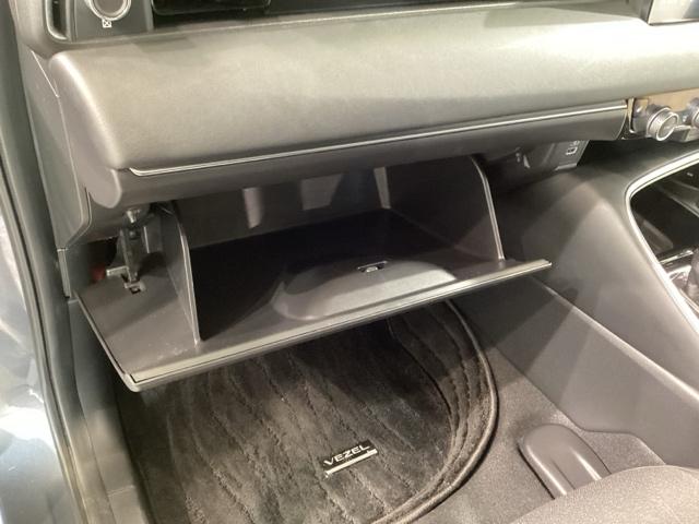 ヴェゼル ｅ：ＨＥＶＺ　地上デジタル　ＵＳＢ入力　ハンズフリーテールゲート　シートＨ　サイドエアＢ　パークセンサー　ＬＥＤヘットライト　ＥＳＣ　パワステ　ＡＡＣ　エアバック　アクティブクルーズ　ナビ＆ＴＶ（35枚目）