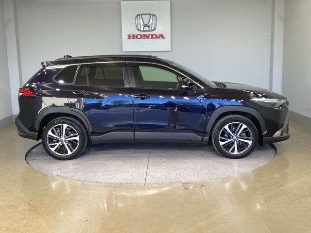 カローラクロス ハイブリッドＺ　パワーバック　電動シ－ト　ＵＳＢ接続　ドライブレコーダ　シ－トヒ－タ－　プリクラッシュセーフティシステム　キーレスエントリー　アイドリングストップ　横滑防止装置　ＡＡＣ　ソナー（8枚目）