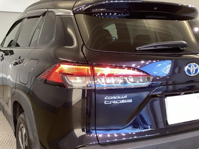 カローラクロス ハイブリッドＺ　パワーバック　電動シ－ト　ＵＳＢ接続　ドライブレコーダ　シ－トヒ－タ－　プリクラッシュセーフティシステム　キーレスエントリー　アイドリングストップ　横滑防止装置　ＡＡＣ　ソナー（13枚目）