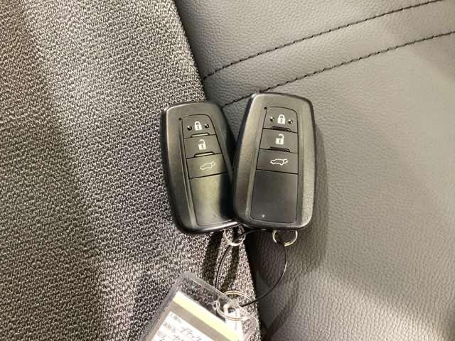 カローラクロス ハイブリッドＺ　パワーバック　電動シ－ト　ＵＳＢ接続　ドライブレコーダ　シ－トヒ－タ－　プリクラッシュセーフティシステム　キーレスエントリー　アイドリングストップ　横滑防止装置　ＡＡＣ　ソナー（23枚目）