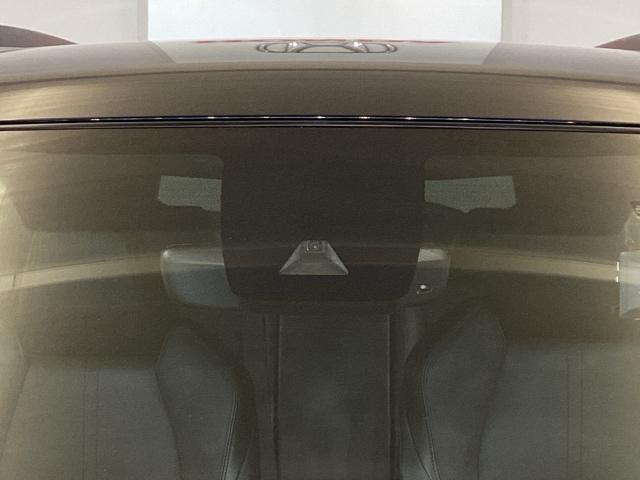 カローラクロス ハイブリッドＺ　パワーバック　電動シ－ト　ＵＳＢ接続　ドライブレコーダ　シ－トヒ－タ－　プリクラッシュセーフティシステム　キーレスエントリー　アイドリングストップ　横滑防止装置　ＡＡＣ　ソナー（24枚目）