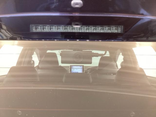 カローラクロス ハイブリッドＺ　パワーバック　電動シ－ト　ＵＳＢ接続　ドライブレコーダ　シ－トヒ－タ－　プリクラッシュセーフティシステム　キーレスエントリー　アイドリングストップ　横滑防止装置　ＡＡＣ　ソナー（32枚目）