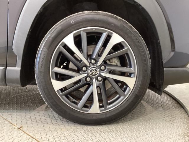 カローラクロス ハイブリッドＺ　パワーバック　電動シ－ト　ＵＳＢ接続　ドライブレコーダ　シ－トヒ－タ－　プリクラッシュセーフティシステム　キーレスエントリー　アイドリングストップ　横滑防止装置　ＡＡＣ　ソナー（42枚目）