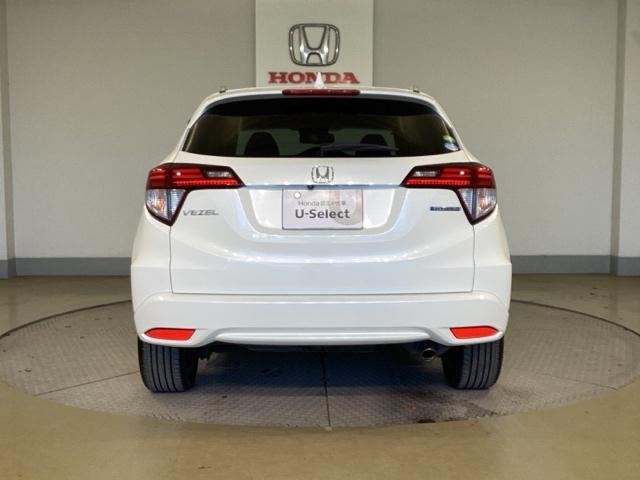 ヴェゼル ハイブリッドＺ　エマージェンシーストップシグナル　ＥＴＣ装備　横滑り防止機能　サイドＳＲＳ　盗難防止　インテリキー　ＤＶＤ再生可　ＡＵＴＯエアコン　パワステ　助手席エアバッグ　オートクルーズ　ＴＶナビ（6枚目）