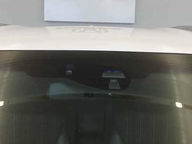 ヴェゼル ハイブリッドＺ　エマージェンシーストップシグナル　ＥＴＣ装備　横滑り防止機能　サイドＳＲＳ　盗難防止　インテリキー　ＤＶＤ再生可　ＡＵＴＯエアコン　パワステ　助手席エアバッグ　オートクルーズ　ＴＶナビ（27枚目）