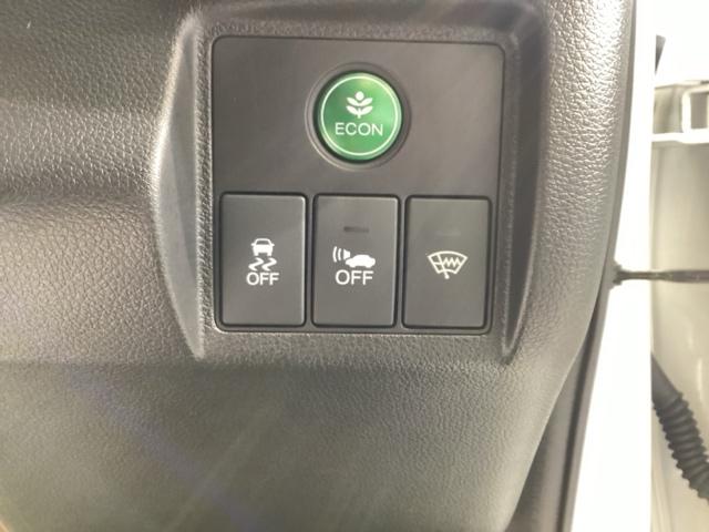 ヴェゼル ハイブリッドＺ　エマージェンシーストップシグナル　ＥＴＣ装備　横滑り防止機能　サイドＳＲＳ　盗難防止　インテリキー　ＤＶＤ再生可　ＡＵＴＯエアコン　パワステ　助手席エアバッグ　オートクルーズ　ＴＶナビ（29枚目）