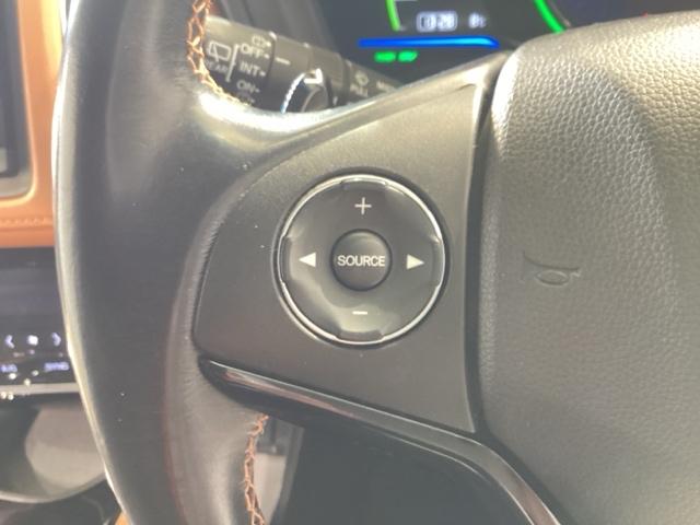 ヴェゼル ハイブリッドＺ　エマージェンシーストップシグナル　ＥＴＣ装備　横滑り防止機能　サイドＳＲＳ　盗難防止　インテリキー　ＤＶＤ再生可　ＡＵＴＯエアコン　パワステ　助手席エアバッグ　オートクルーズ　ＴＶナビ（31枚目）