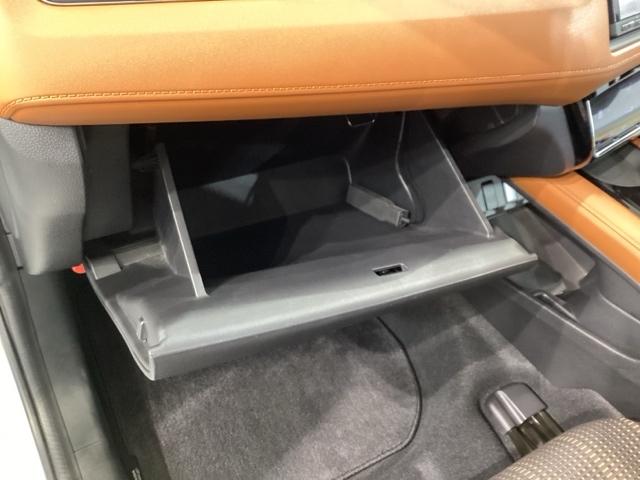 ヴェゼル ハイブリッドＺ　エマージェンシーストップシグナル　ＥＴＣ装備　横滑り防止機能　サイドＳＲＳ　盗難防止　インテリキー　ＤＶＤ再生可　ＡＵＴＯエアコン　パワステ　助手席エアバッグ　オートクルーズ　ＴＶナビ（36枚目）