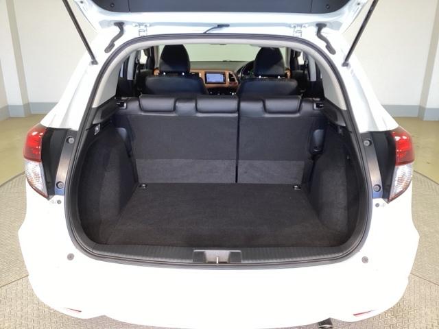 ヴェゼル ハイブリッドＺ　エマージェンシーストップシグナル　ＥＴＣ装備　横滑り防止機能　サイドＳＲＳ　盗難防止　インテリキー　ＤＶＤ再生可　ＡＵＴＯエアコン　パワステ　助手席エアバッグ　オートクルーズ　ＴＶナビ（41枚目）