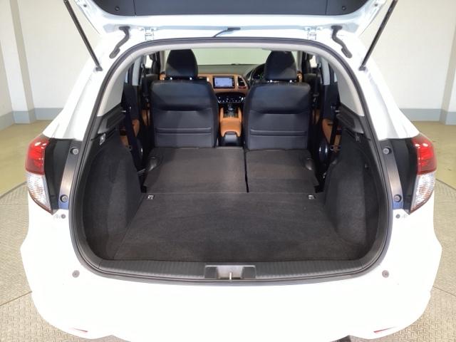 ヴェゼル ハイブリッドＺ　エマージェンシーストップシグナル　ＥＴＣ装備　横滑り防止機能　サイドＳＲＳ　盗難防止　インテリキー　ＤＶＤ再生可　ＡＵＴＯエアコン　パワステ　助手席エアバッグ　オートクルーズ　ＴＶナビ（42枚目）