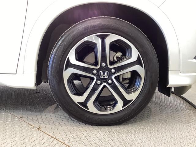 ヴェゼル ハイブリッドＺ　エマージェンシーストップシグナル　ＥＴＣ装備　横滑り防止機能　サイドＳＲＳ　盗難防止　インテリキー　ＤＶＤ再生可　ＡＵＴＯエアコン　パワステ　助手席エアバッグ　オートクルーズ　ＴＶナビ（45枚目）