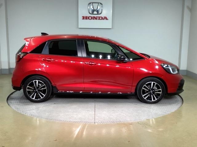 フィット ＲＳ　サポカー　ＵＳＢ接続　盗難防止システム　ＡＵＴＯライト　リヤカメラ　ＤＶＤ再生　ＬＥＤライト　ＡＢＳ　ＥＳＣ　サイドエアバッグ　キーレス　フルオートエアコン　スマートキー　フルセグＴＶ　クルコン（8枚目）