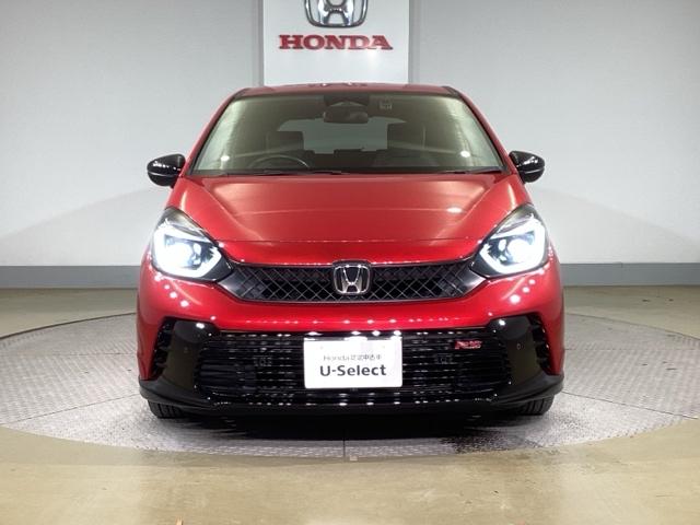 フィット ＲＳ　サポカー　ＵＳＢ接続　盗難防止システム　ＡＵＴＯライト　リヤカメラ　ＤＶＤ再生　ＬＥＤライト　ＡＢＳ　ＥＳＣ　サイドエアバッグ　キーレス　フルオートエアコン　スマートキー　フルセグＴＶ　クルコン（10枚目）