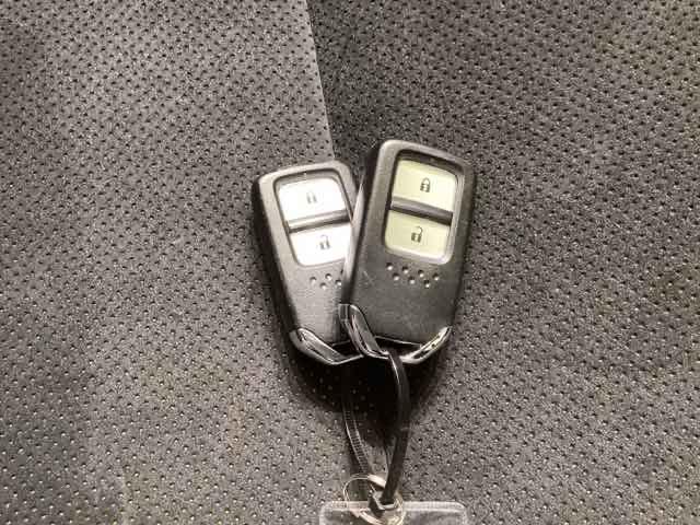 フィット ＲＳ　サポカー　ＵＳＢ接続　盗難防止システム　ＡＵＴＯライト　リヤカメラ　ＤＶＤ再生　ＬＥＤライト　ＡＢＳ　ＥＳＣ　サイドエアバッグ　キーレス　フルオートエアコン　スマートキー　フルセグＴＶ　クルコン（26枚目）