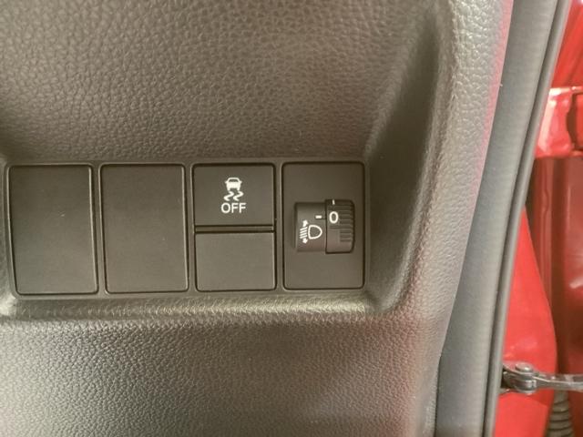 フィット ＲＳ　サポカー　ＵＳＢ接続　盗難防止システム　ＡＵＴＯライト　リヤカメラ　ＤＶＤ再生　ＬＥＤライト　ＡＢＳ　ＥＳＣ　サイドエアバッグ　キーレス　フルオートエアコン　スマートキー　フルセグＴＶ　クルコン（29枚目）