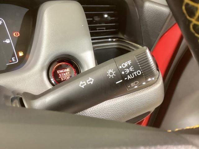 フィット ＲＳ　サポカー　ＵＳＢ接続　盗難防止システム　ＡＵＴＯライト　リヤカメラ　ＤＶＤ再生　ＬＥＤライト　ＡＢＳ　ＥＳＣ　サイドエアバッグ　キーレス　フルオートエアコン　スマートキー　フルセグＴＶ　クルコン（32枚目）