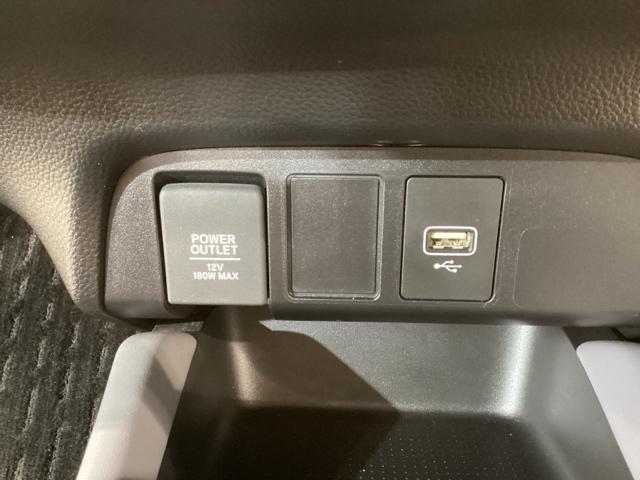 フィット ＲＳ　サポカー　ＵＳＢ接続　盗難防止システム　ＡＵＴＯライト　リヤカメラ　ＤＶＤ再生　ＬＥＤライト　ＡＢＳ　ＥＳＣ　サイドエアバッグ　キーレス　フルオートエアコン　スマートキー　フルセグＴＶ　クルコン（33枚目）