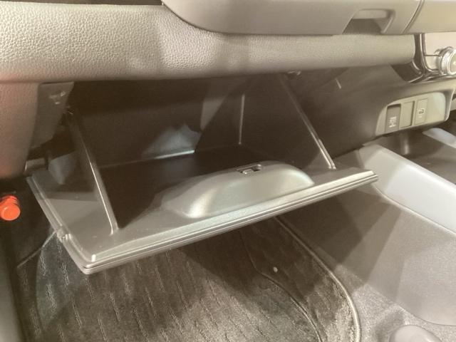 フィット ＲＳ　サポカー　ＵＳＢ接続　盗難防止システム　ＡＵＴＯライト　リヤカメラ　ＤＶＤ再生　ＬＥＤライト　ＡＢＳ　ＥＳＣ　サイドエアバッグ　キーレス　フルオートエアコン　スマートキー　フルセグＴＶ　クルコン（35枚目）