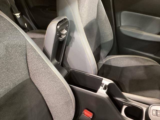 フィット ＲＳ　サポカー　ＵＳＢ接続　盗難防止システム　ＡＵＴＯライト　リヤカメラ　ＤＶＤ再生　ＬＥＤライト　ＡＢＳ　ＥＳＣ　サイドエアバッグ　キーレス　フルオートエアコン　スマートキー　フルセグＴＶ　クルコン（37枚目）