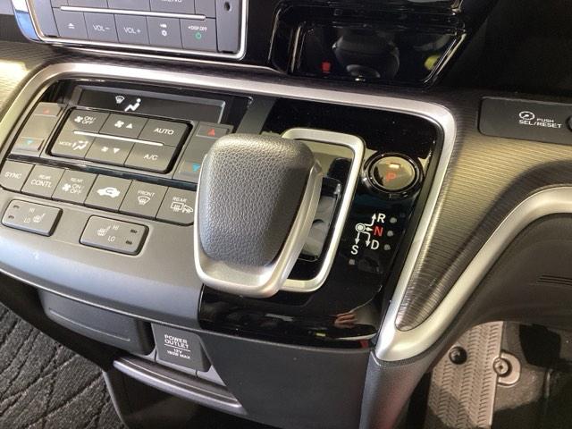 ステップワゴンスパーダ e:HEVスパーダG・EXホンダセンシング オートクルーズ 左右電動スライドドア フルセグテレビ ダブルエアコン 誤発進抑制 Bモニ セキュリティアラーム フルオートエアコン スマートキーシステム(17枚目)