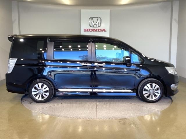 ステップワゴンスパーダ Ｚ　Ｂモニター　ｉ－ＳＴＯＰ　セキュリティ　スマートキ　キーレスエントリー　パワーウィンドウ　ナビＴＶ　横滑り防止機能　三列シート　ＥＴＣ装備　ＡＢＳ　ＤＶＤ再生可能　運転席助手席エアバック　パワステ（8枚目）