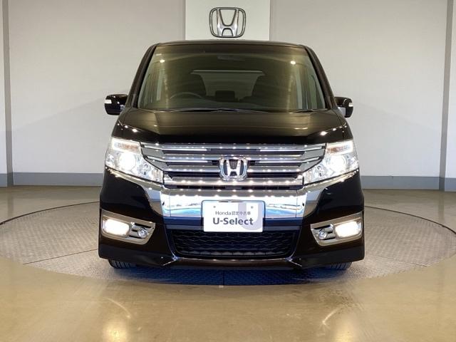 ステップワゴンスパーダ Ｚ　Ｂモニター　ｉ－ＳＴＯＰ　セキュリティ　スマートキ　キーレスエントリー　パワーウィンドウ　ナビＴＶ　横滑り防止機能　三列シート　ＥＴＣ装備　ＡＢＳ　ＤＶＤ再生可能　運転席助手席エアバック　パワステ（10枚目）