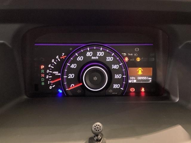 ステップワゴンスパーダ Ｚ　Ｂモニター　ｉ－ＳＴＯＰ　セキュリティ　スマートキ　キーレスエントリー　パワーウィンドウ　ナビＴＶ　横滑り防止機能　三列シート　ＥＴＣ装備　ＡＢＳ　ＤＶＤ再生可能　運転席助手席エアバック　パワステ（16枚目）