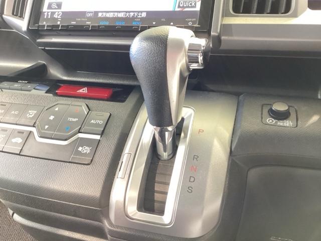 ステップワゴンスパーダ Ｚ　Ｂモニター　ｉ－ＳＴＯＰ　セキュリティ　スマートキ　キーレスエントリー　パワーウィンドウ　ナビＴＶ　横滑り防止機能　三列シート　ＥＴＣ装備　ＡＢＳ　ＤＶＤ再生可能　運転席助手席エアバック　パワステ（17枚目）