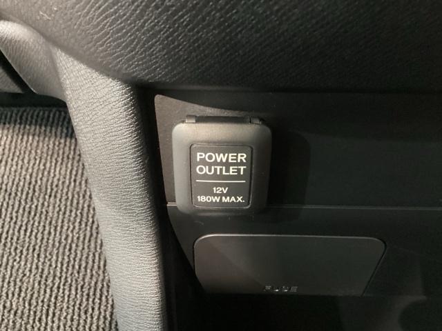 ステップワゴンスパーダ Ｚ　Ｂモニター　ｉ－ＳＴＯＰ　セキュリティ　スマートキ　キーレスエントリー　パワーウィンドウ　ナビＴＶ　横滑り防止機能　三列シート　ＥＴＣ装備　ＡＢＳ　ＤＶＤ再生可能　運転席助手席エアバック　パワステ（31枚目）