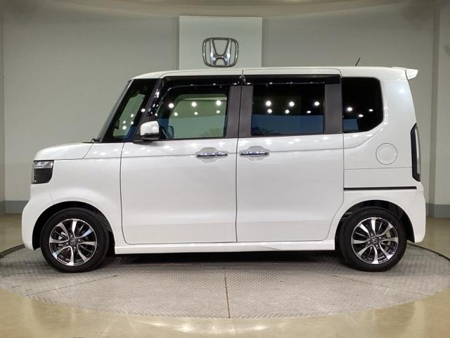 Ｎ－ＢＯＸカスタム ベースグレード　ベンチシ－ト　アクティブクルーズ　フルセグ対応　前席シートヒーター　イモビライザー　ＵＳＢ　運転席エアバッグ　スマートキー＆プッシュスタート　ＬＥＤヘッド　Ｂモニター　フリーキー（4枚目）