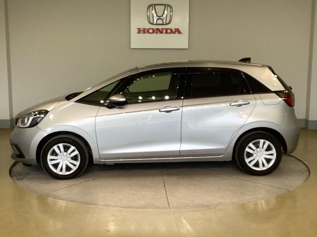 フィット ｅ：ＨＥＶホーム　フルセグ地デジＴＶ　助手席エアバック　衝突軽減ブレ－キ　前後障害物センサー　アクティブクルーズコントロール　ＤＶＤ再生可　Ｂモニター　ＥＴＣ付　ＬＥＤヘッドランプ　イモビライザー（4枚目）