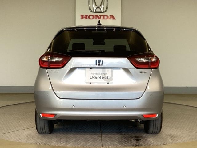 フィット ｅ：ＨＥＶホーム　フルセグ地デジＴＶ　助手席エアバック　衝突軽減ブレ－キ　前後障害物センサー　アクティブクルーズコントロール　ＤＶＤ再生可　Ｂモニター　ＥＴＣ付　ＬＥＤヘッドランプ　イモビライザー（6枚目）