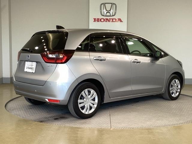 フィット ｅ：ＨＥＶホーム　フルセグ地デジＴＶ　助手席エアバック　衝突軽減ブレ－キ　前後障害物センサー　アクティブクルーズコントロール　ＤＶＤ再生可　Ｂモニター　ＥＴＣ付　ＬＥＤヘッドランプ　イモビライザー（7枚目）